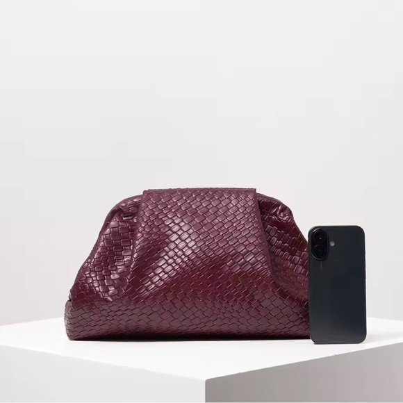 Elegant Woven Leather Clutch - Burgundy - Picture 3 of 4